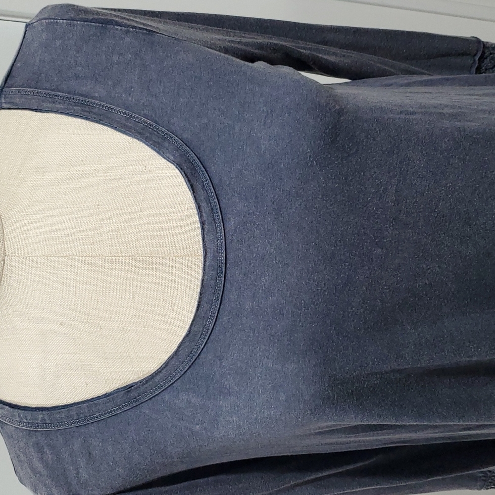 An:M Super Soft Blue Long Sleeves Top Size Medium